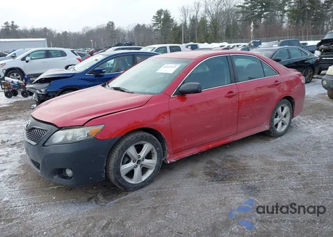 2011 Toyota Camry Se z USA, uszkodzony, nr VIN 4T1BF3EK4BU747014